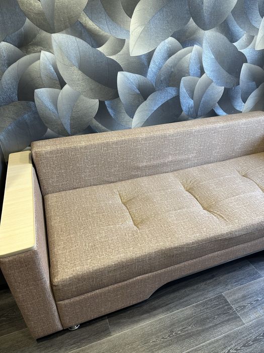 Продам бежевый Диван