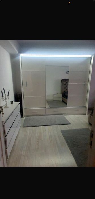 Apartament 3 camere de vanzare
