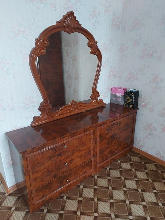 Продам спальный гарнитур