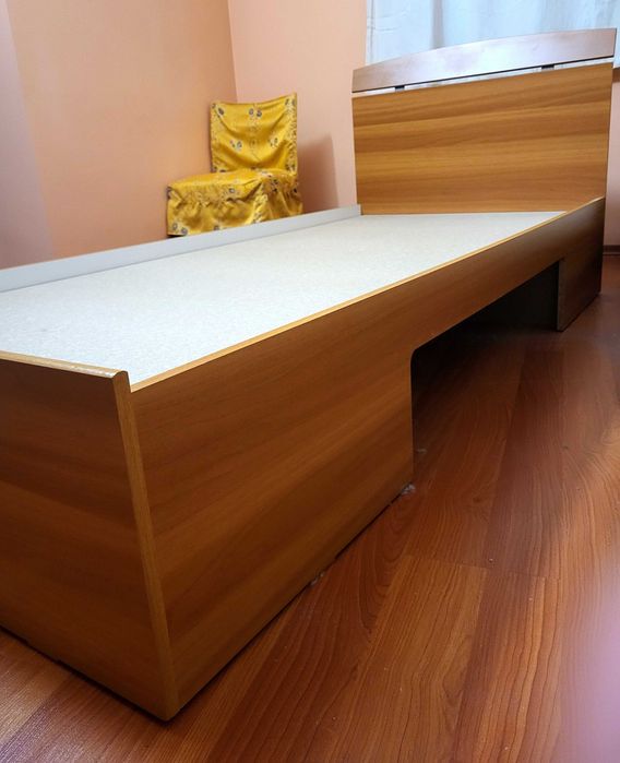 Pat Single 90x200 cm cu Depozitare și Saltea