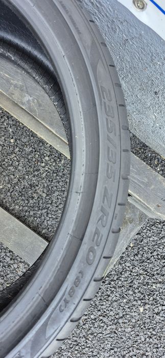 235.35.20 Pirelli vara Second-hand