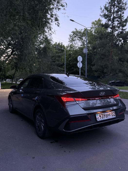 Hyundai Elantra 2025