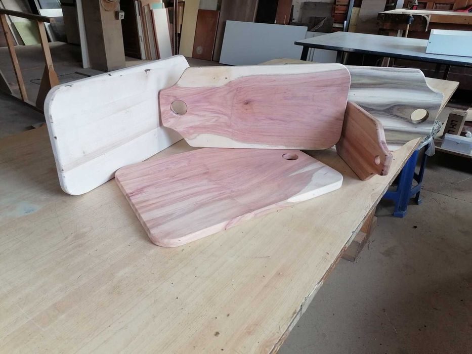 Изработка на дъски за рязане и дървени барплотове.