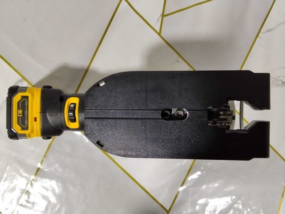 Лобзик DeWalt DCF335
