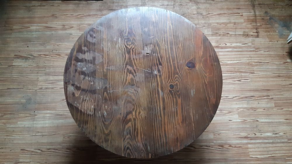 Трикрака дървена маса