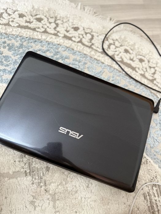 ноутбук ASUS в хорошем состоянии