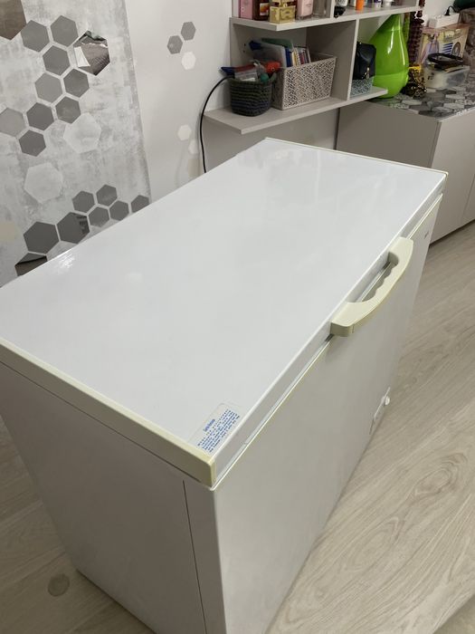 Продам морозильник Midea