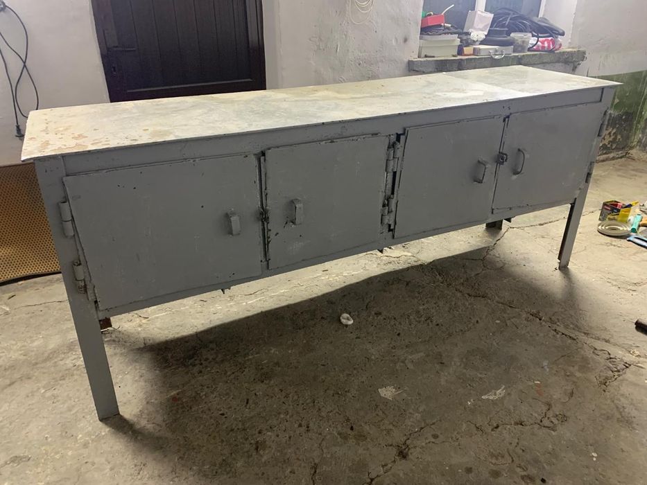 Продаётся б/У стол слесарный