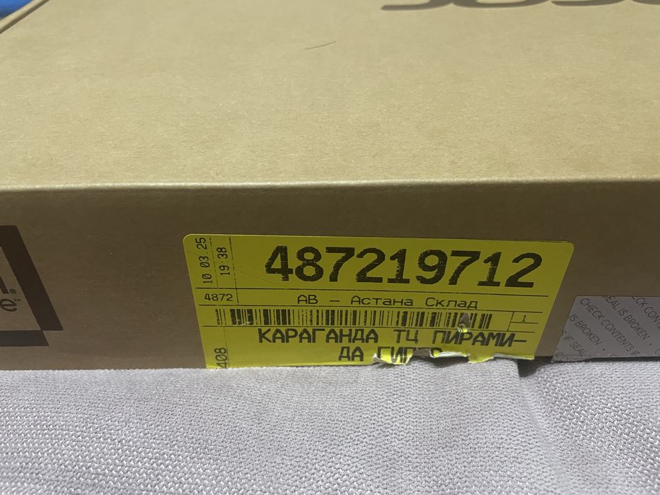 Продам ноутбук 300 тыс новый