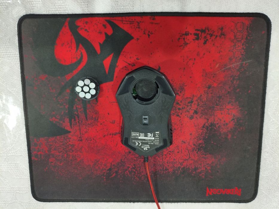 Продам мышку RedDragon (M601-BA) вместе с ковриком