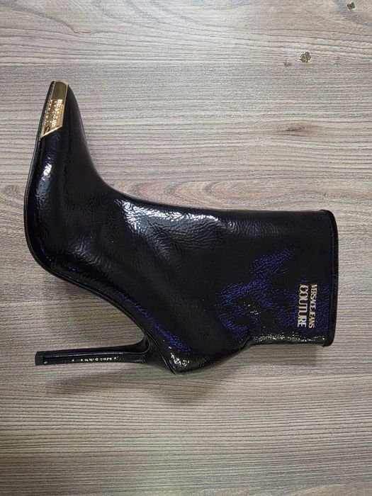 Нови обувки Versace