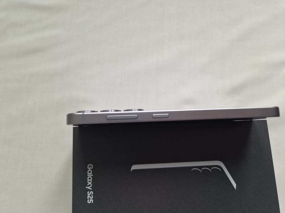 Samsung Galaxy  S25 -  512 GB  Silver Shadow