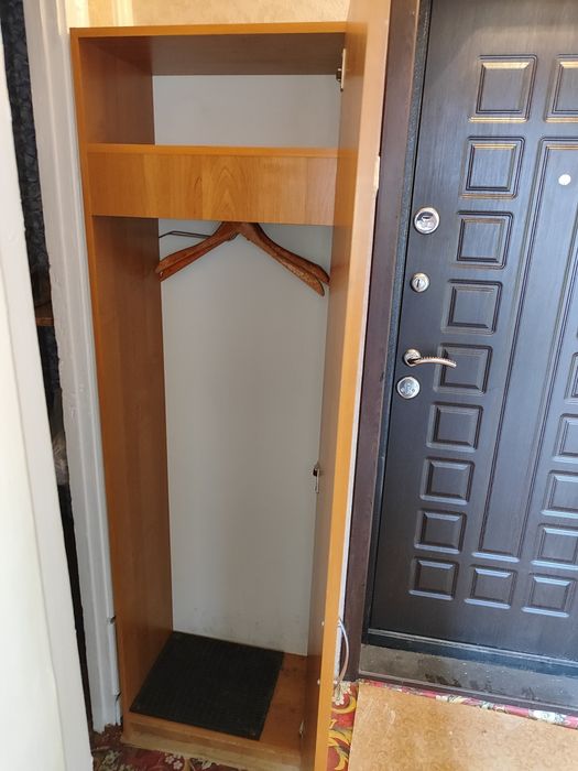 Продаю шкаф в коридор