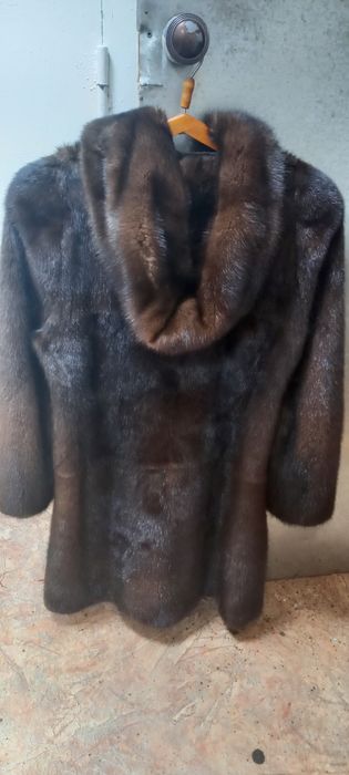 Норковая шуба коричневого цвета