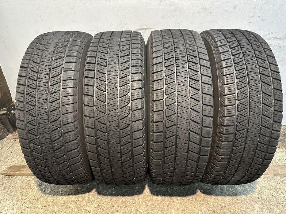 Гуми 225/70/16 BRIDGESTONE Blizzak Winter