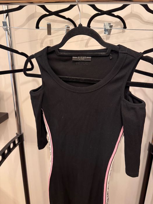 Guess рокля xs размер