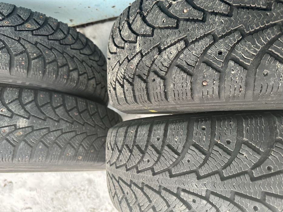 Продам Зимние шины на авто