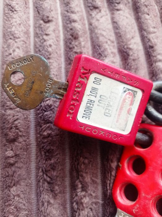 Продам комплект замков