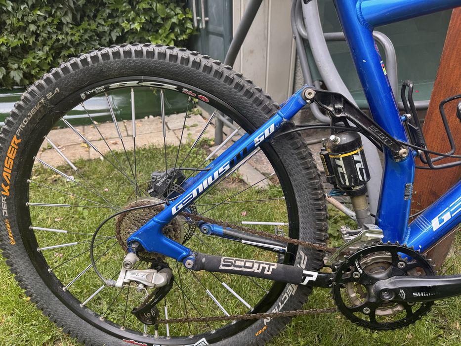Bicicleta full suspension Scott Genius