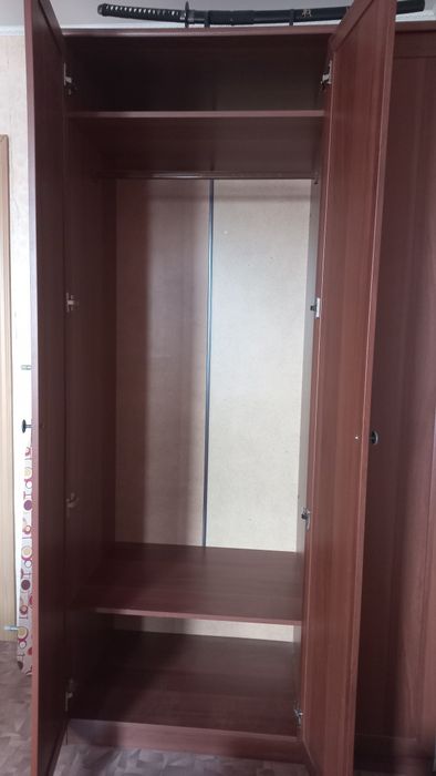 Шкаф вместительный, б/у, самовывоз.  Срочно!