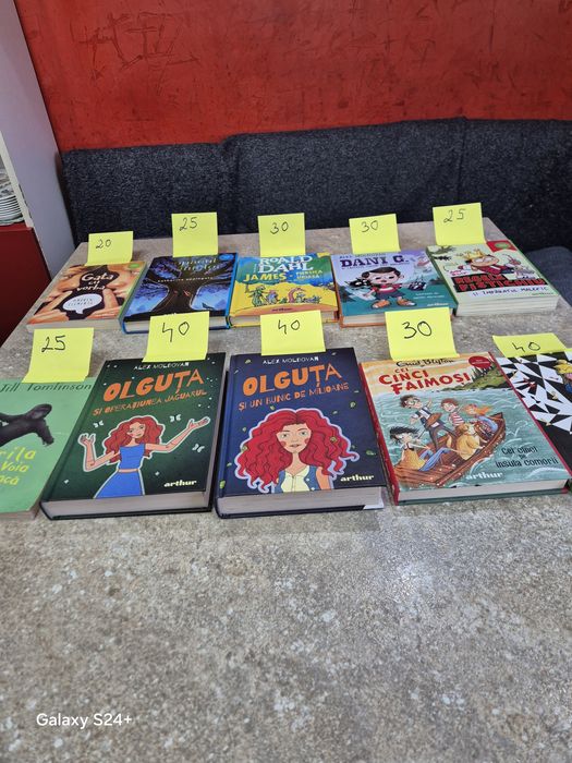 Vând cărți de povești