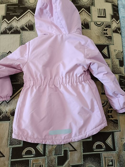 Куртка демисезонная на девочку.
