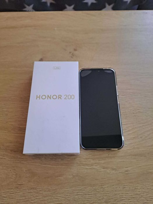 Продавам смартфон HONOR 200 Lite като нов