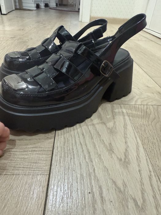 Босоножки сандали