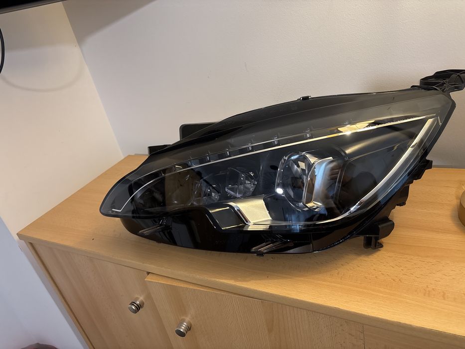 Фар за Peugeot 308