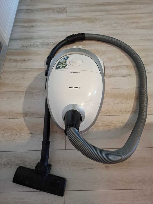 Vand aspirator cu apa marca Samsung