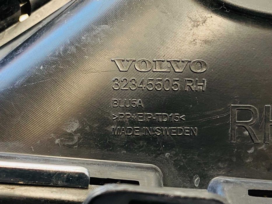 решетка дясна предна броня Volvo XC90 face 2020-2026 г. #1057V