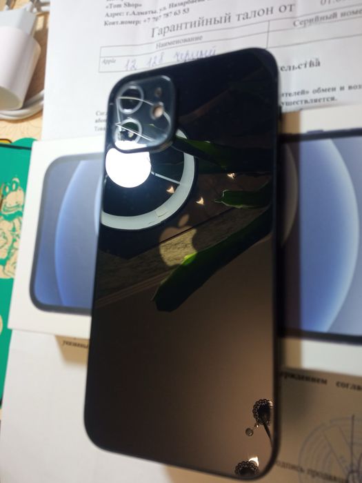 iPhone 12 в идеальном состоянии