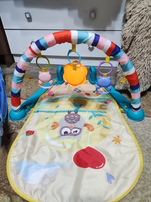 Шезлонг и развивающий коврик