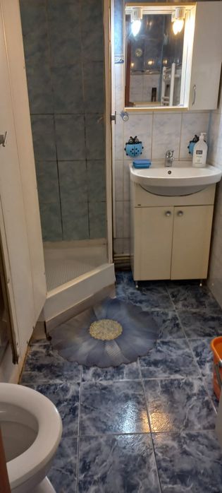 Închiriez garsoniera