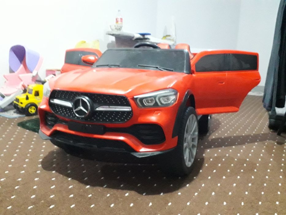 Продаётся детская электрическая машина