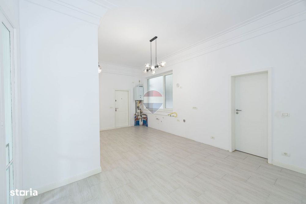 Apartament de vanzare 137 mp, zona centrala, curte proprie — fotografia 3