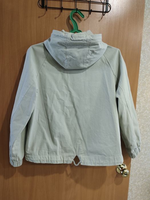 Продам ветровку на подкладе