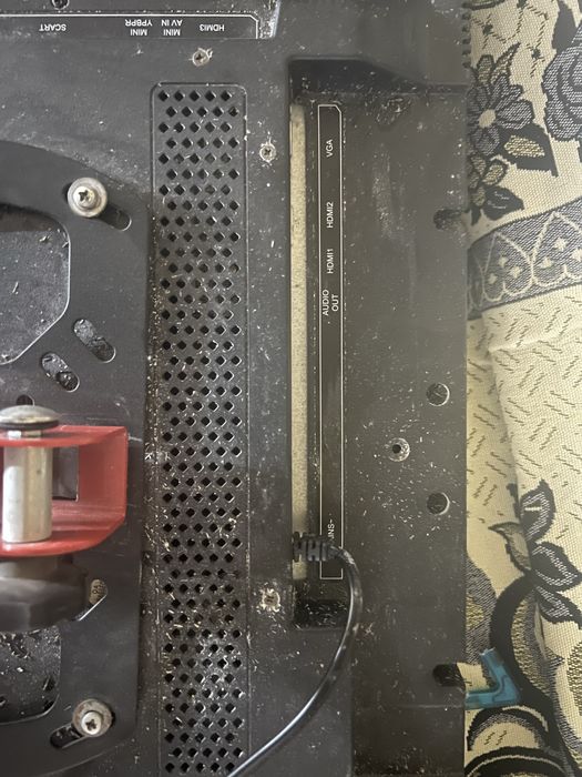 Продам телевизор Elenberk