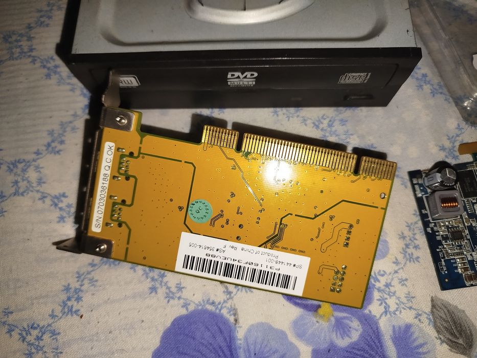 Vând componente pc placa video luat de pe o unitate HP