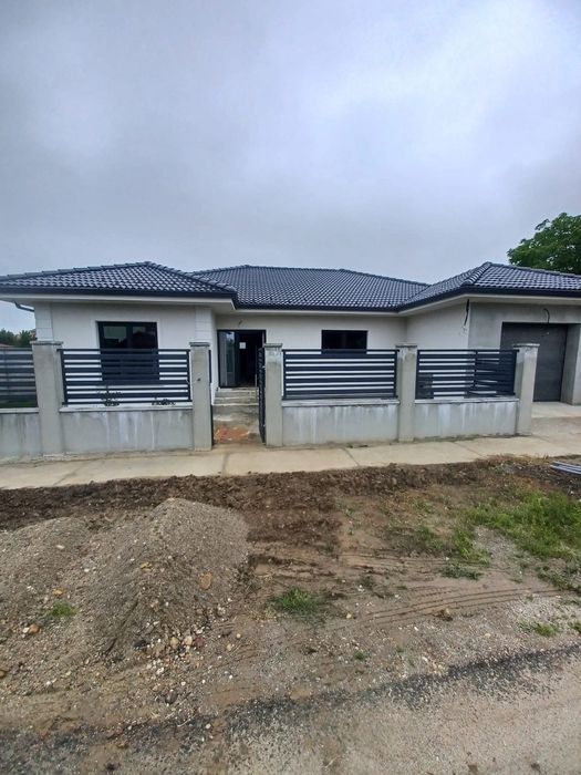 constructi case la rosu si la cheie - renovari