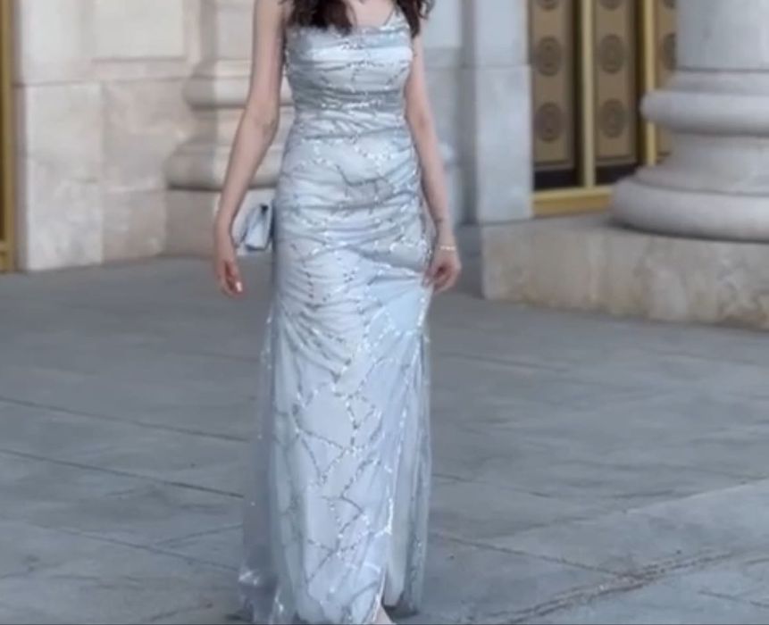 Продается очень легкое и элегантное платье