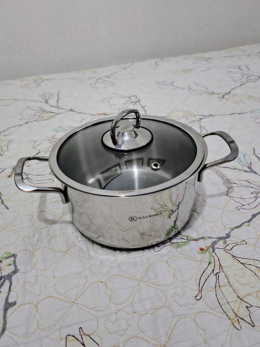 Продам небольшую кастрюлю «Катюша», объём 2,3 литра