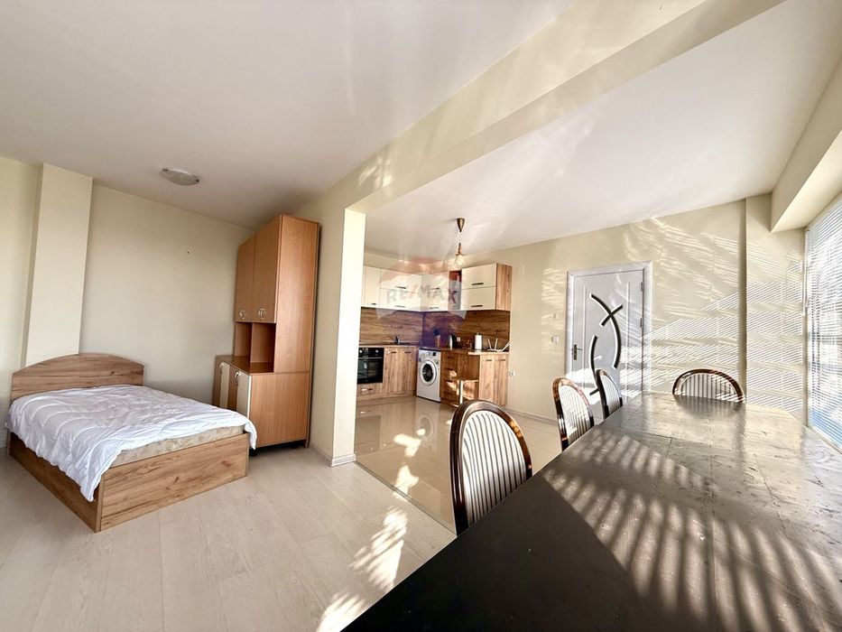 Къща с три спални, двор, барбекю и нескриваема панорамна морска гледк