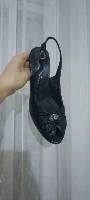 Продам босоножки