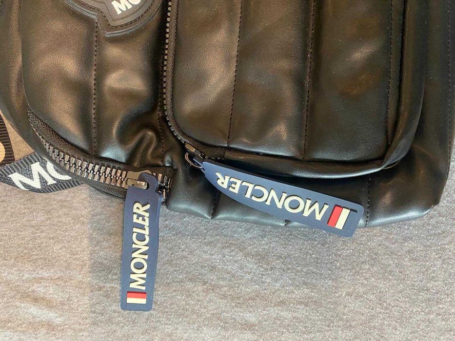 Rucsac negru deosebit