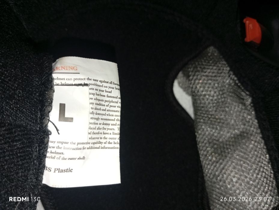 Продам шлем RED BULL