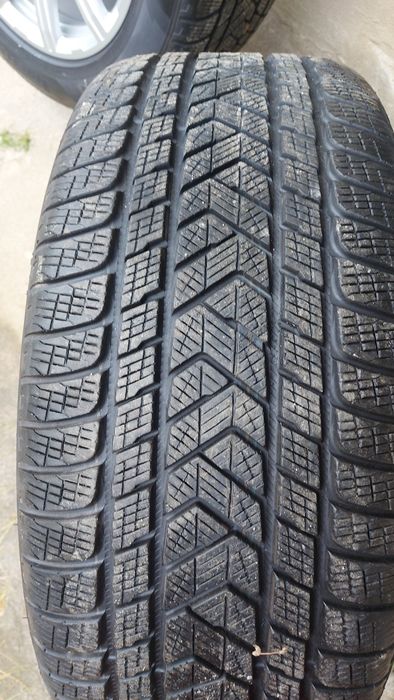 Janti cu cauciucuri 285/45 R20 pe audi Q7