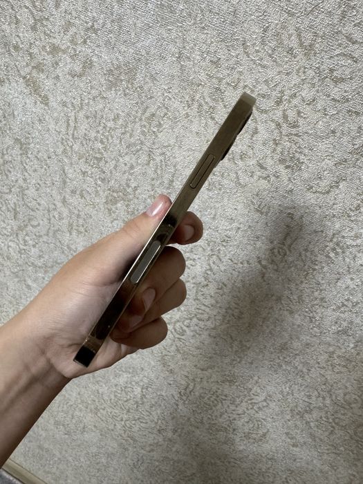 Продам айфон 12 про
