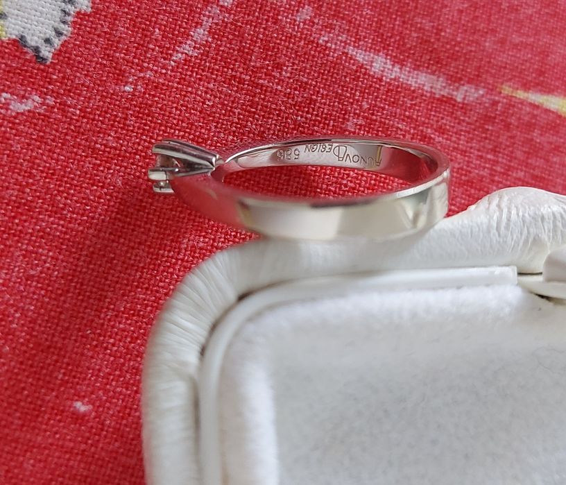 Vand inel cu diamant