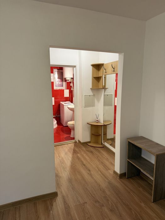 Inchiriez apartament doua camere ultracentral parter